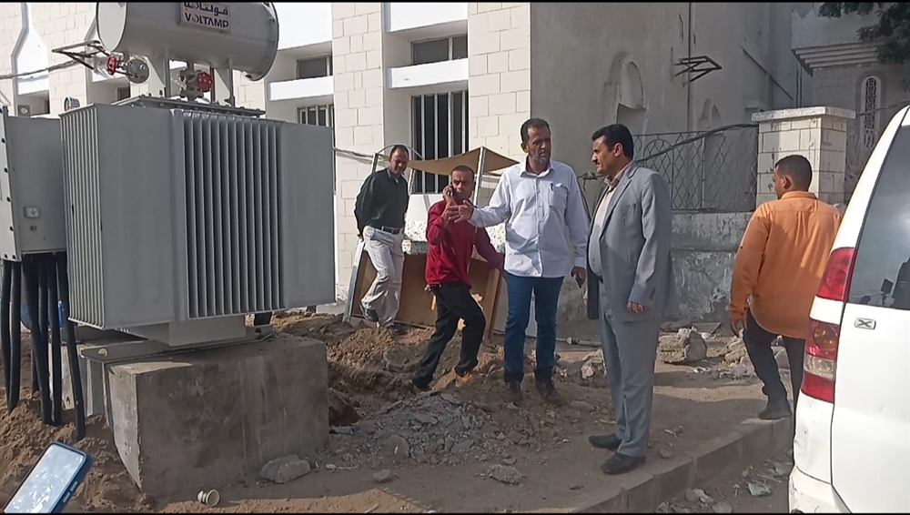 تركيب 12 محولا كهربائيا في المنصورة بعدن