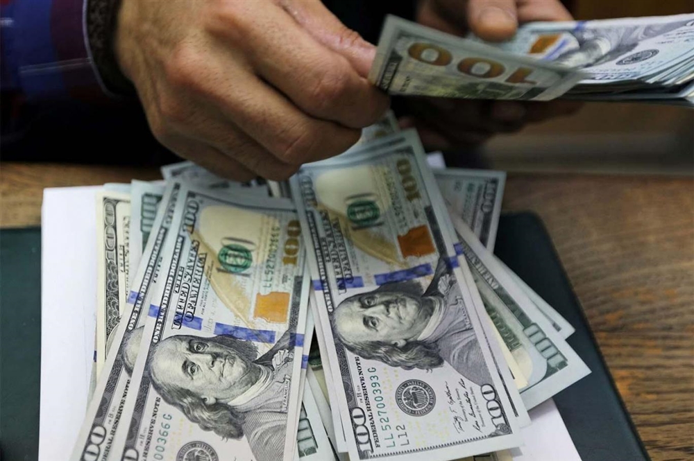 كيف هيمن "الدولار" على جميع العملات العالمية؟.. إليك القصة الكاملة