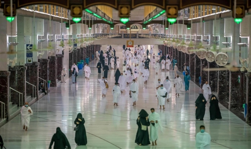 السعودية تعلن السماح لفئات محددة بأداء العمرة.. ماهي؟