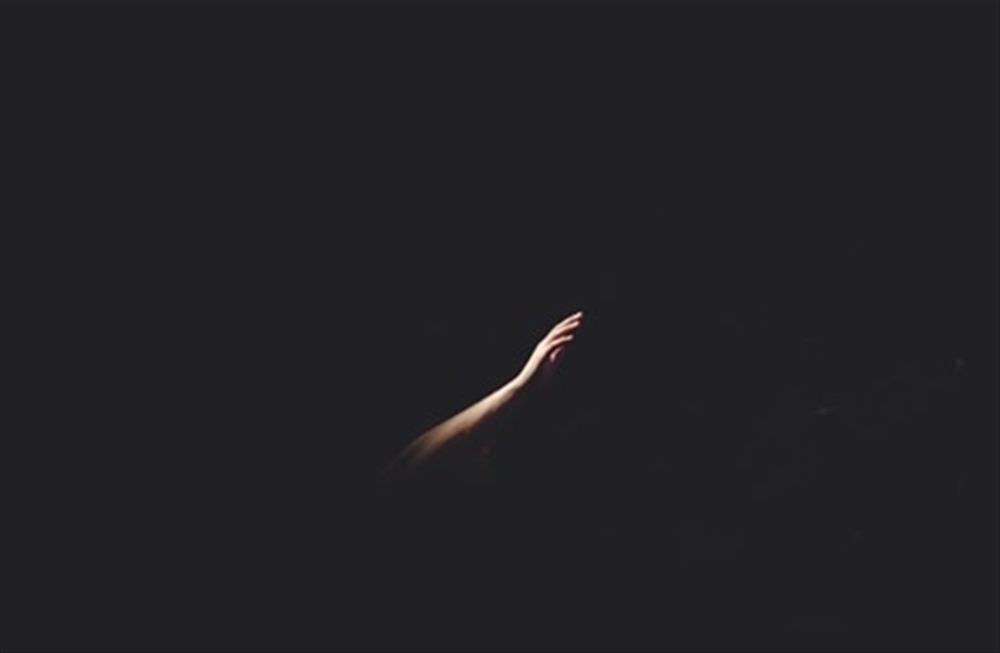 لماذا نخاف من الظلام؟.. دراسة حديثة تجيب