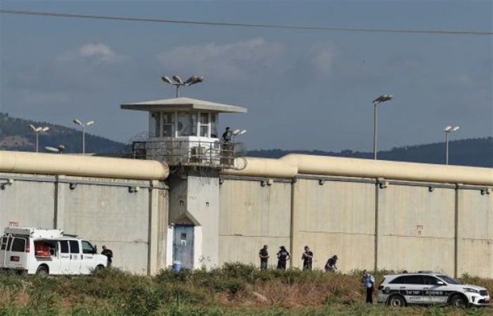 على طريقة هوليوود... فرار ستة معتقلين فلسطينيين من سجن إسرائيلي