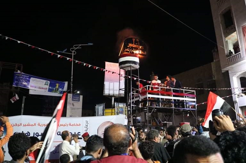 تعز.. آلاف المواطنين يشاركون حفل إيقاد شعلة "26سبتمبر"..(صور)