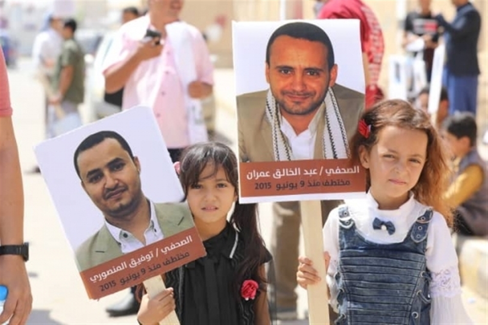 منظمة: تدهور صحة صحفي مختطف لدى الحوثيين منذ 6 سنوات