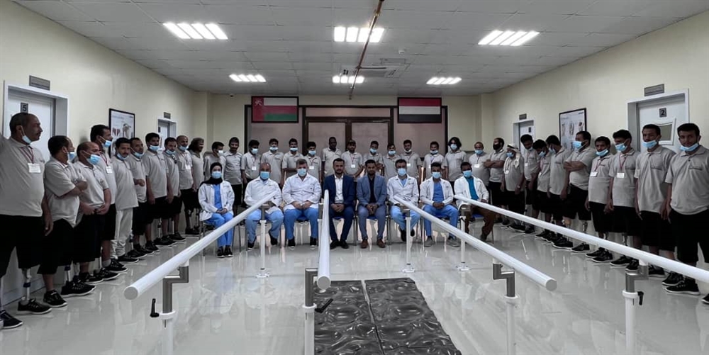 عُمان.. مركز "المخلافي" يستكمل علاج الدفعة العاشرة من جرحى الحرب
