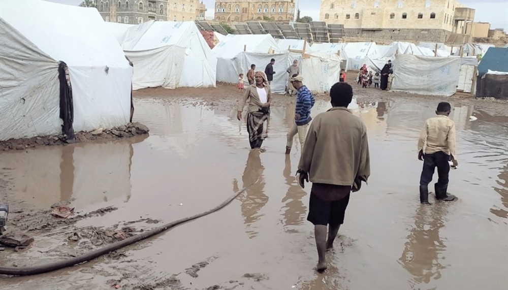 أبين.. تضرر أكثر من 1300 أسرة نازحة جراء الأمطار