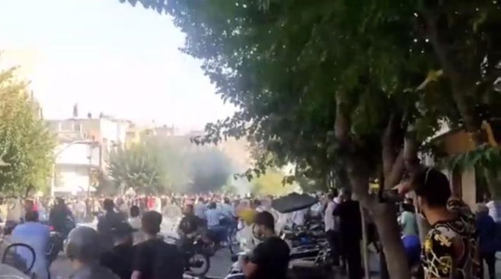 إيران... اشتباكات بين المتظاهرين وقوات الأمن في أنحاء طهران