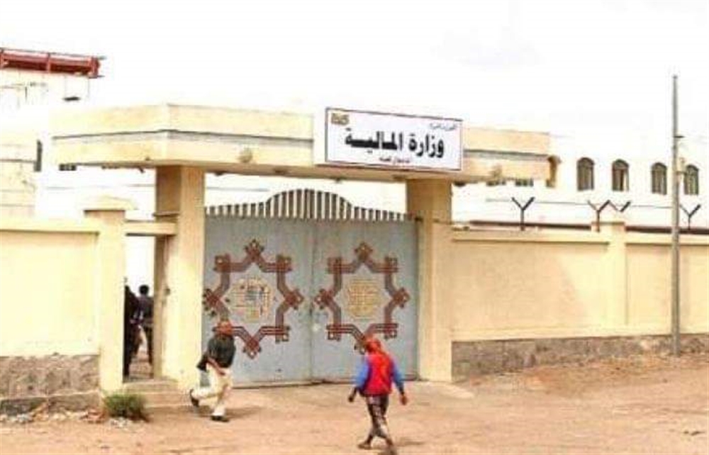 الموظفون النازحون يطالبون الحكومة بصرف مرتباتهم وترتيب أوضاعهم