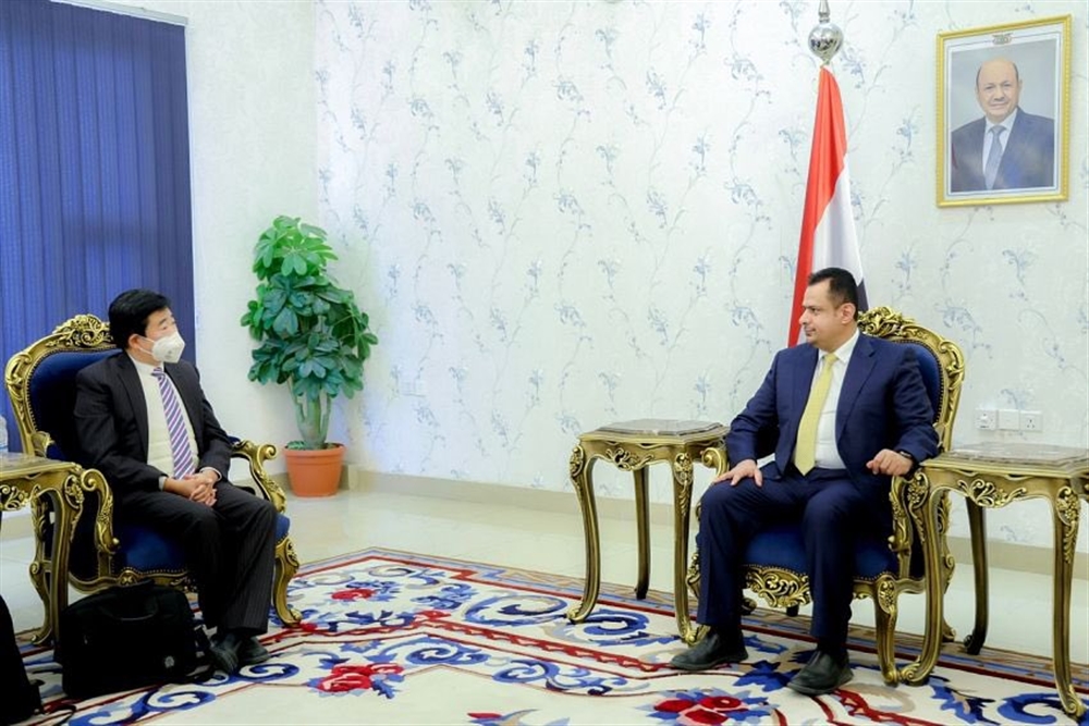 القائم بأعمال السفير الصيني في اليمن يصل إلى عدن في زيارة نادرة ويناقش الدور الصيني مع رئيس الوزراء