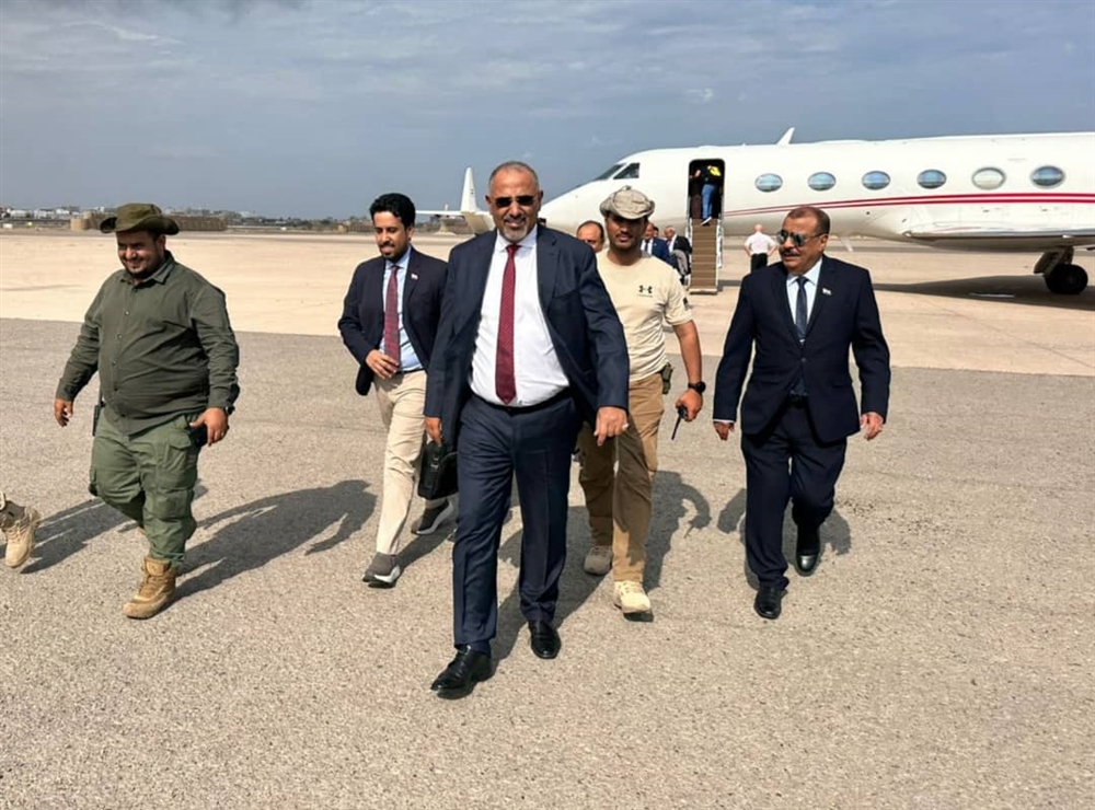 بعد غيابه لأشهر.. عيدروس الزبيدي يعود إلى عدن