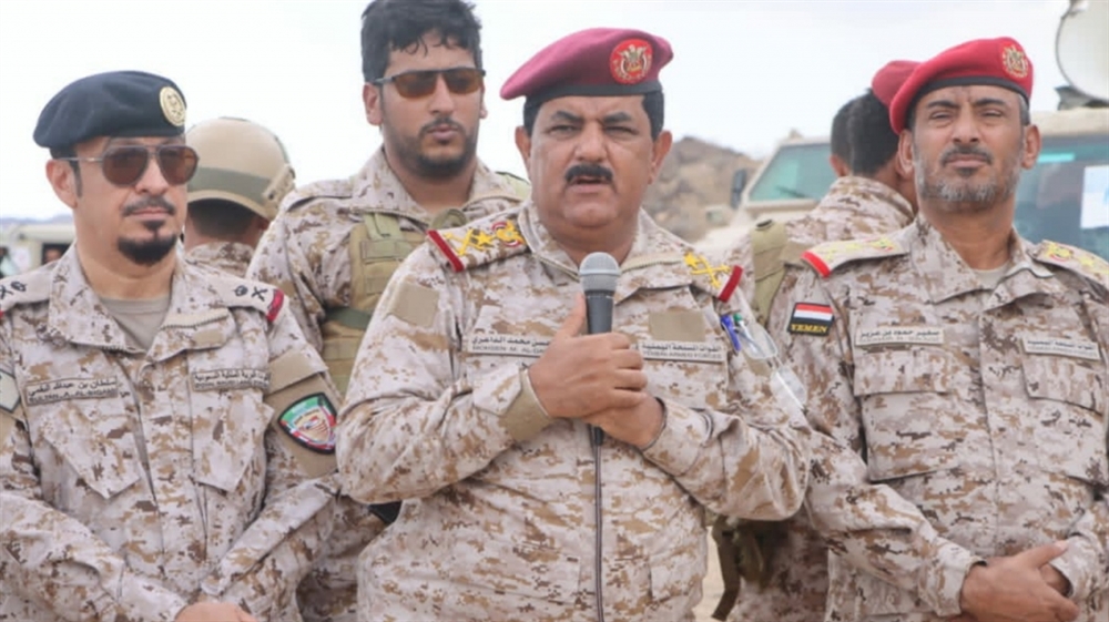 هجوم حوثي يستهدف موكب وزير الدفاع في طريق زيارته إلى تعز