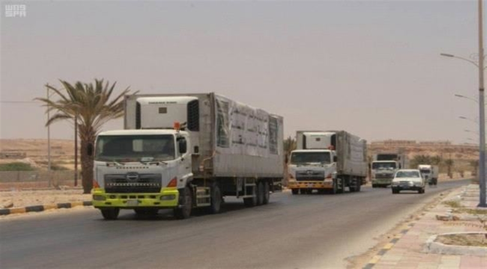 الحكومة: احتجاز مليشيا الحوثي مئات الشاحنات المحملة بالدقيق إنتهاك صارخ يهدد حياة الملايين