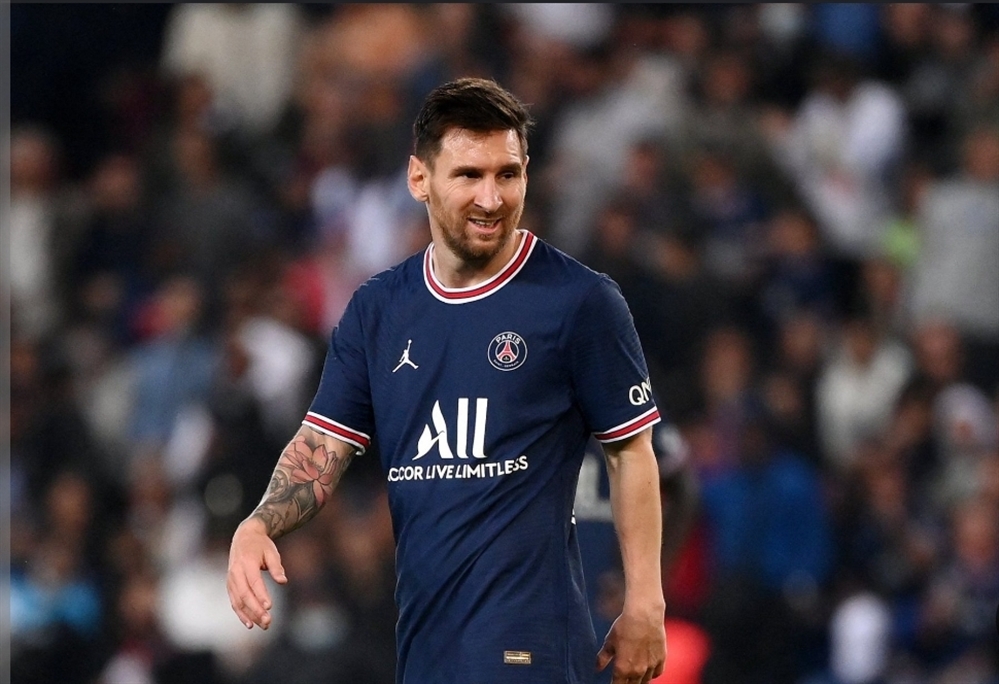 توقعات برحيل "ميسي" عن "بي إس جي" ...هل يعود إلى برشلونة أم يلحق بغريمه "رونالدو" في السعودية؟