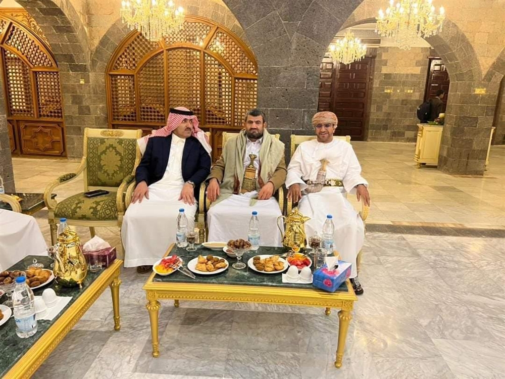 السفير السعودي يتناول الإفطار مع المطلوب الحوثي رقم 39 في قائمة سعودية اعلنت بداية الحرب (صور)