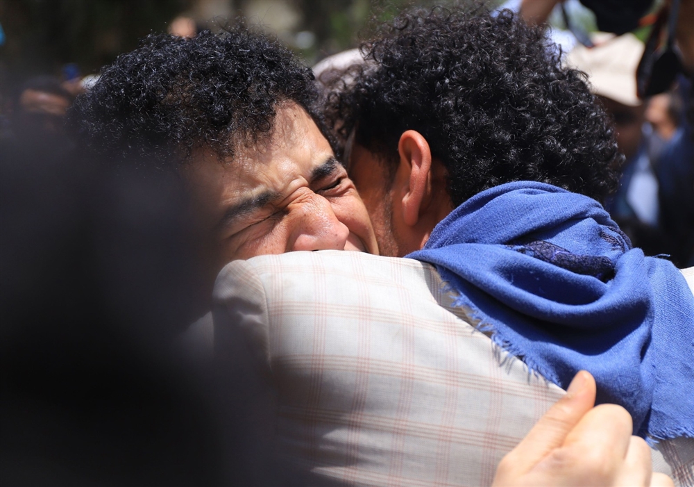 الصليب الأحمر تعلن نقل 318 أسيرا بين صنعاء وعدن خلال الدفعة الأولى من عملية التبادل