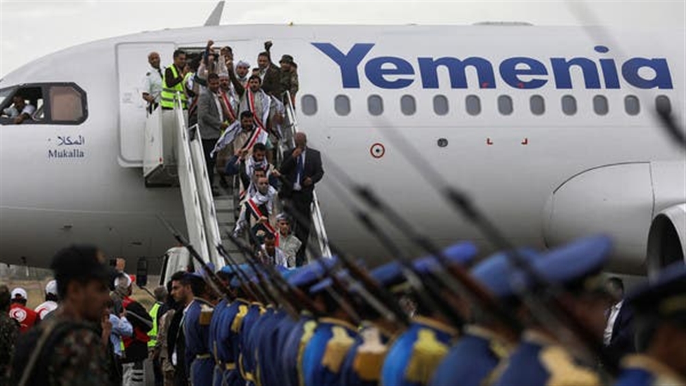 فريق المفاوضات الحكومي يتعهد بالعمل على إطلاق جميع المحتجزين لدى الحوثي