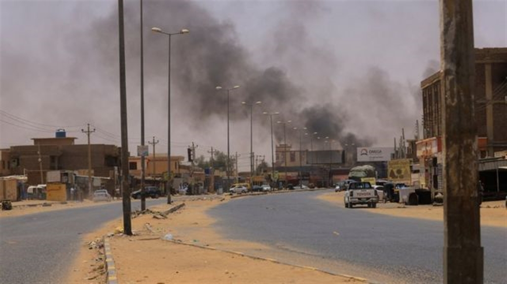وسط مانشدة لمساعدتهم.. سفارة اليمن بالسودان تدعو رعاياها للبقاء في المنازل