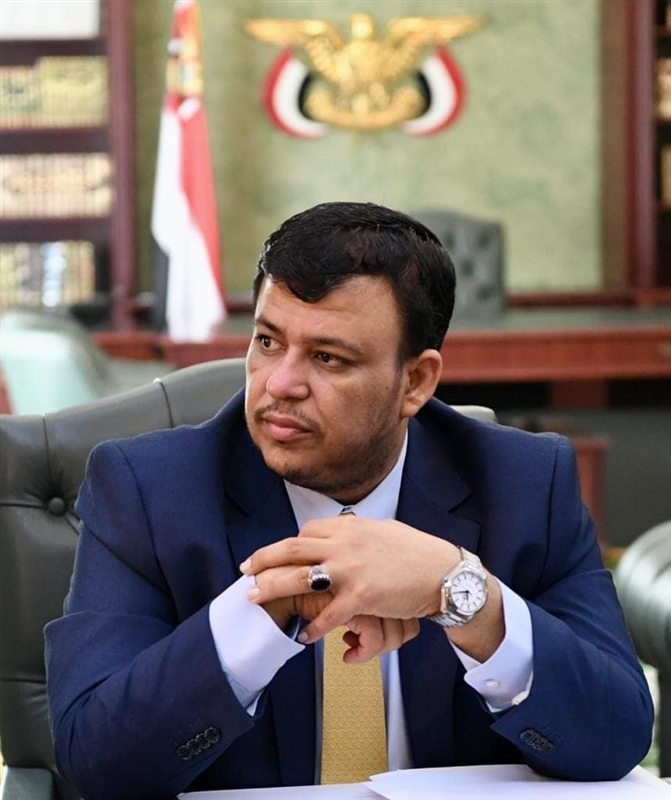 العليمي يوجه بسرعة ضبط قتلة الشيخ الباني في شبوة