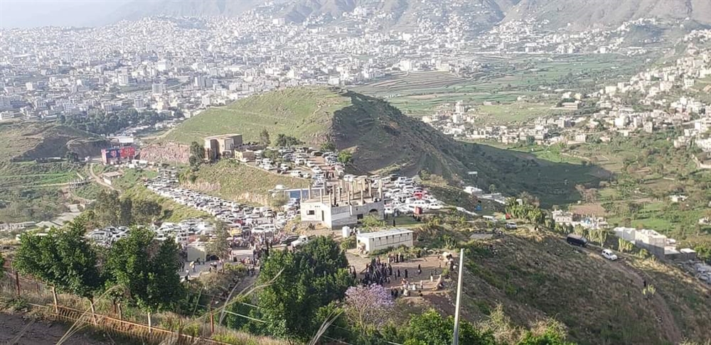 إب.. مسلح يقتل أربعة من أفراد أسرته ووفاة خامسهم كمدا