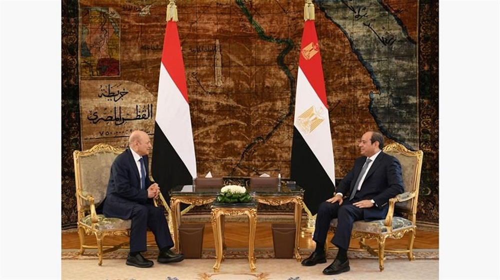 مصر أكدت موقفها الداعم لوحدة البلاد وسلامة مؤسساتها ..العليمي يناقش مع الرئيس السيسي وضع اليمنيين بمصر ومساعي السعودية لإنهاء الحرب في البلاد