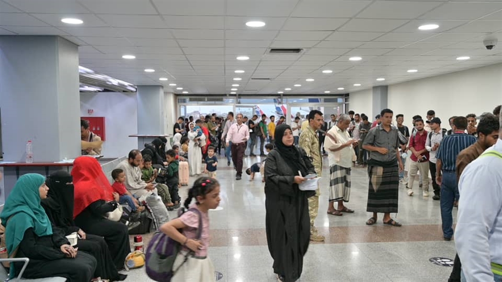 عدن... وصول الدفعة الرابعة من اليمنيين العالقين في السودان
