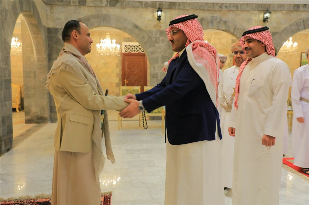 قيادي حوثي يتهم السعودية بالمماطلة في المفاوضات ويهددها ببدائل رادعة