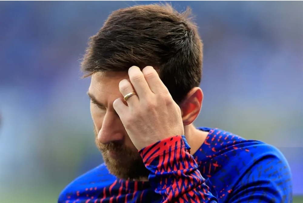 "ميسي" بين الذهاب إلى السعودية مقابل 400 مليون يورو في الموسم والعودة إلى برشلونة.. نداء المال أم القلب؟