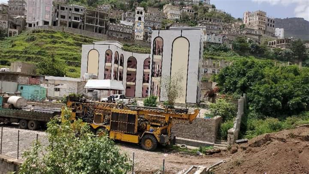 إب.. مليشيا الحوثي تعتدي على باحة مدرسة حكومية وتهدم سورها
