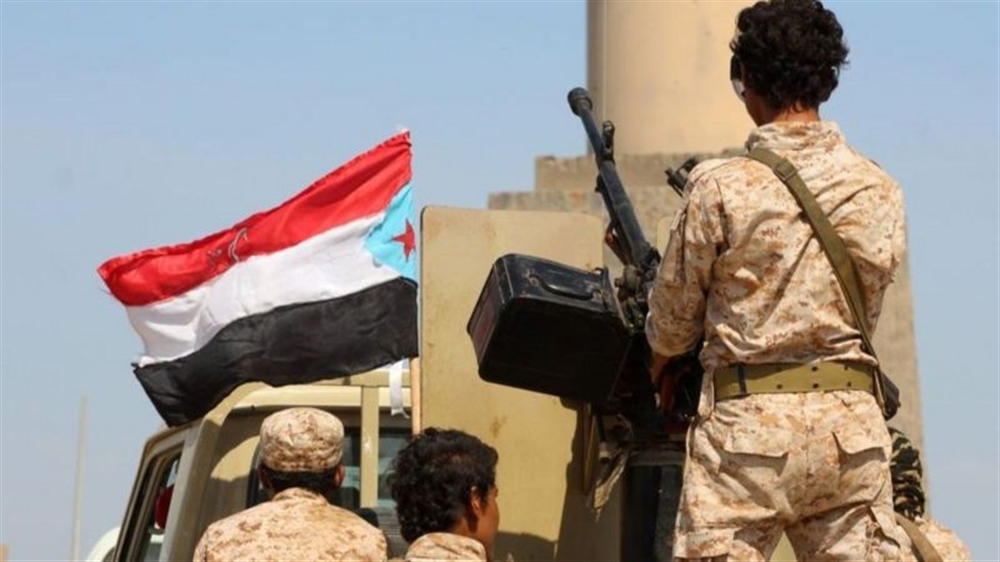 قيادي انتقالي يطالب بتغيير رئيس الحكومة ووزراء واستبدالهم  بآخرين من أنصار المجلس لإنهاء الأزمة الحالية