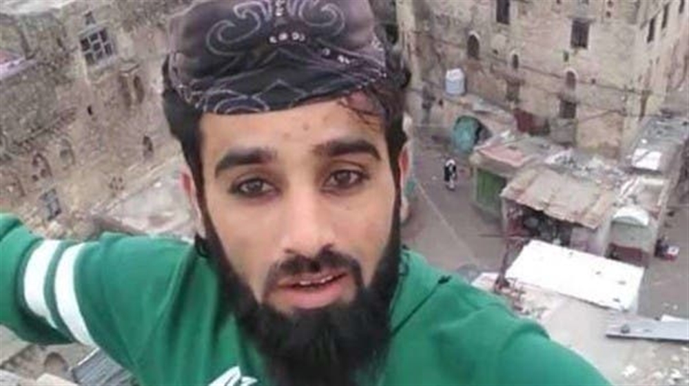 الحوثيون ينقلون 20 شابا من إب إلى سجن المخابرات بصنعاء على خلفية المشاركة بتشييع المكحل