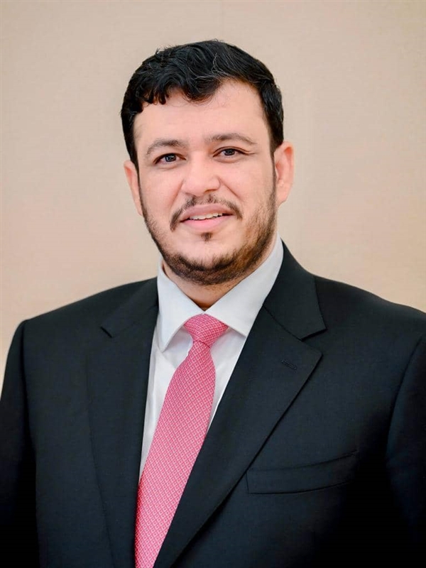 عضو الرئاسي،  العليمي يحث الحكومة على تصحيح الاختلالات وتقديم نموذج شفاف "للاستفادة من الدعم السعودي"