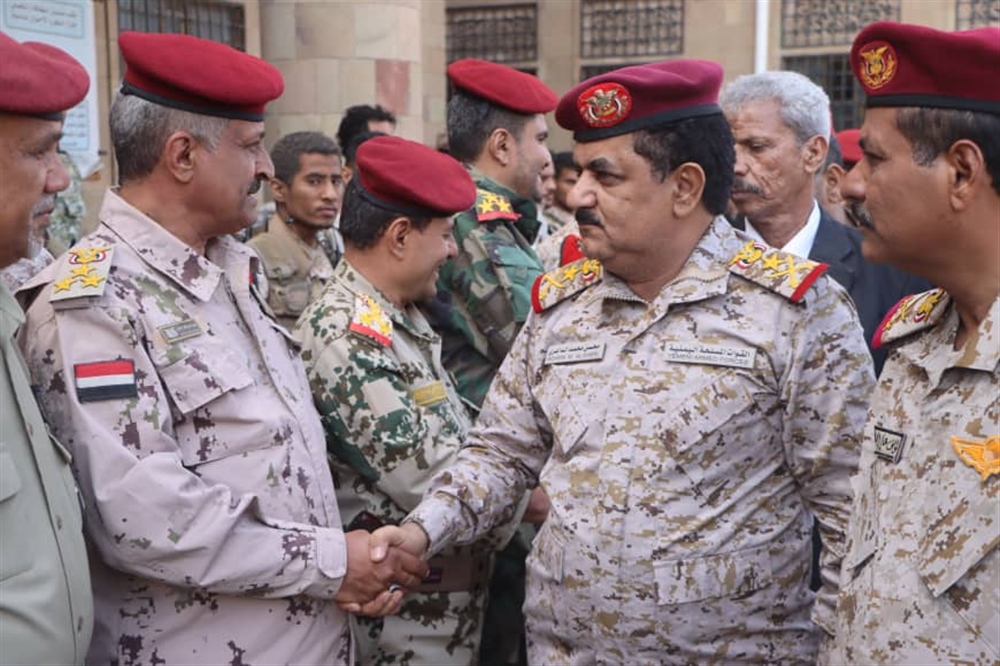 وزير الدفاع يؤكد قدرة الجيش على استكمال تحرير تعز