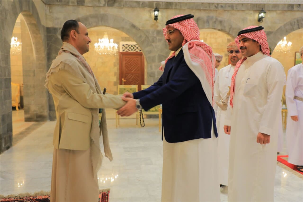 قيادي حوثي يؤكد استمرار المفاوضات مع الرياض بوساطة عُمانية
