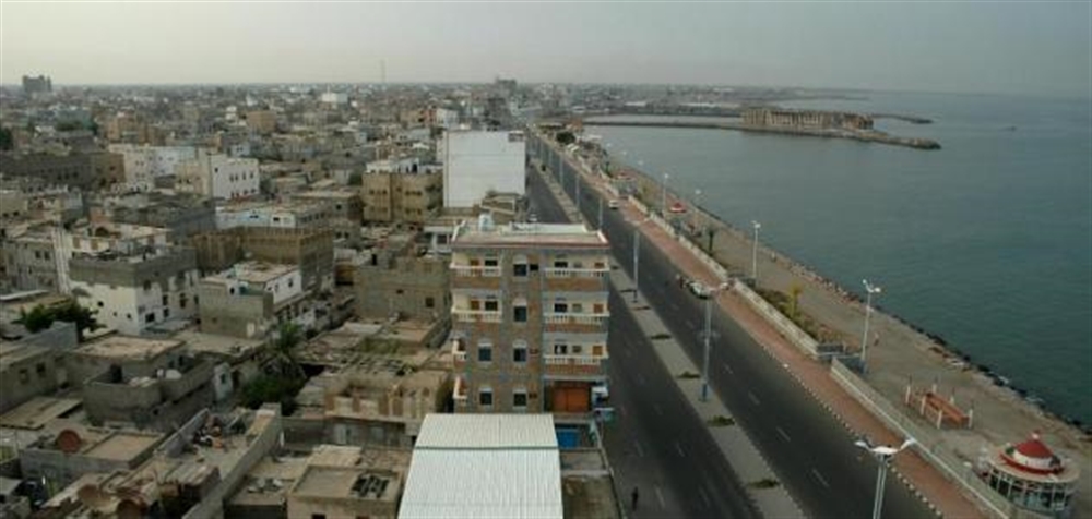 السلطة المحلية بالحديدة تتحدث عن نقل جماعة الحوثي أسلحة للأحياء السكنية