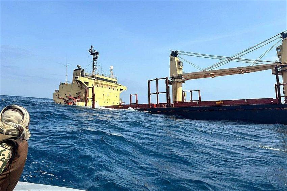 غرق السفينة "روبيمار".. اتهامات للحوثيين بالعمل مع مافيات دولية لدفن نفايات خطيرة في سواحل اليمن