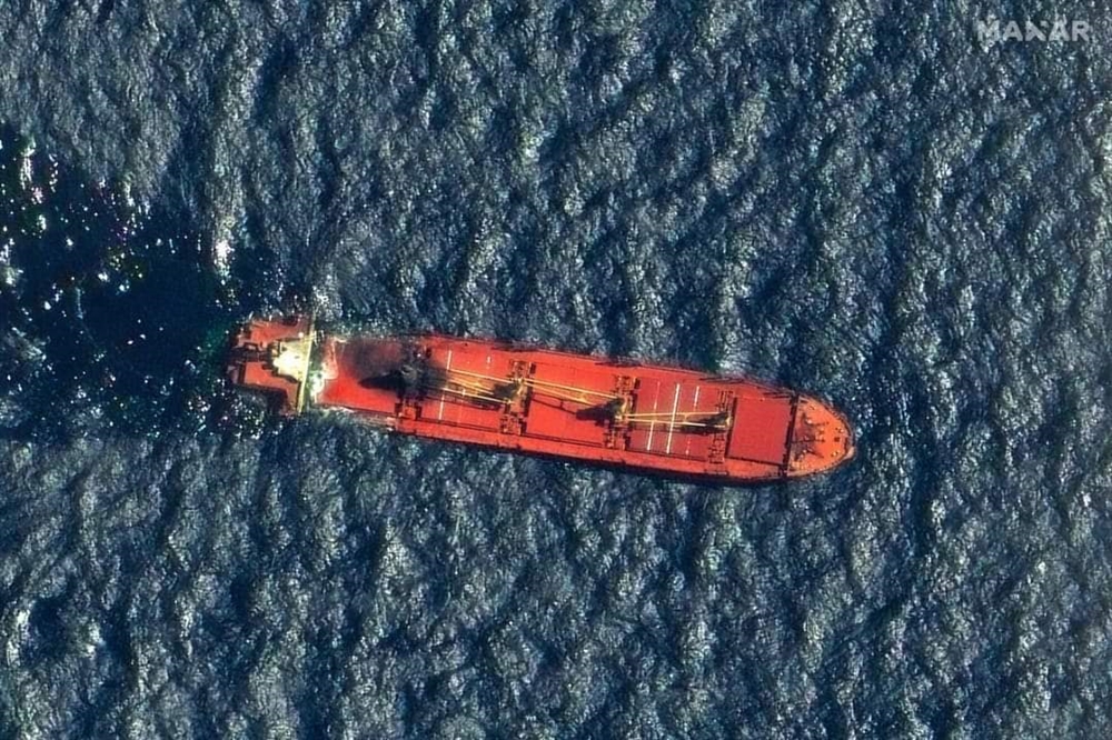 خبراء يحذرون من الأضرار البيئية المتوقعة نتيجة غرق السفينة "روبيمار" في البحر الأحمر
