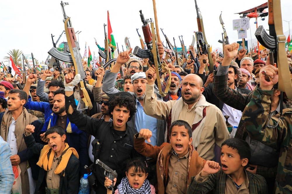 الحكومة تحذر من خطورة استمرار الانتهاكات الحوثية بحق الطفولة