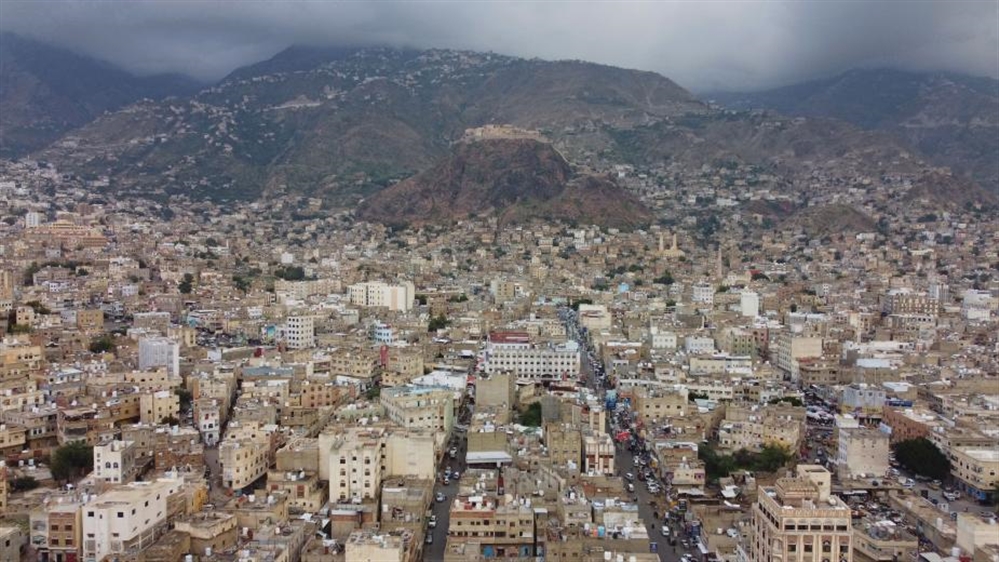 ثلاثة ضحايا في قذيفة حوثية شمال مدينة تعز المحاصرة
