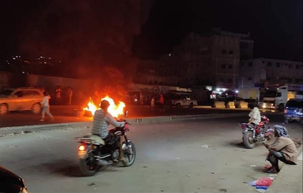 حضرموت.. احتجاجات وإغلاق شوارع تنديدًا بانقطاع التيار الكهربائي