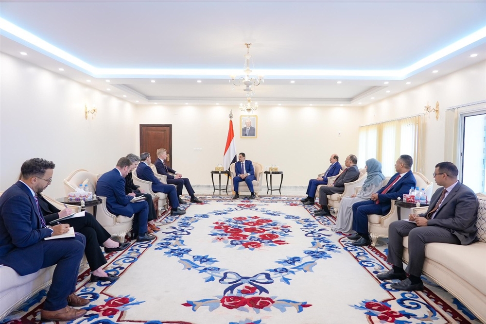 لقاء بين "ابن مبارك" و"غروندبرغ" يبحث مسار السلام باليمن
