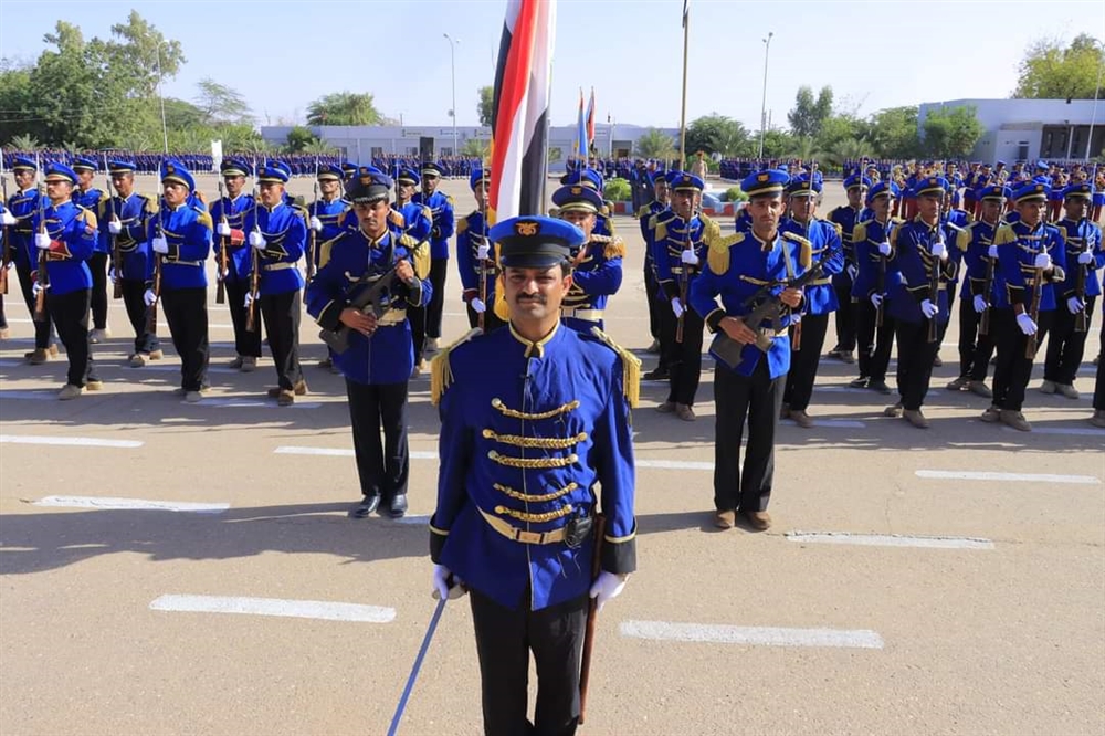 مارب.. عرض عسكري احتفاء بالعيد الوطني الـ34 للجمهورية اليمنية
