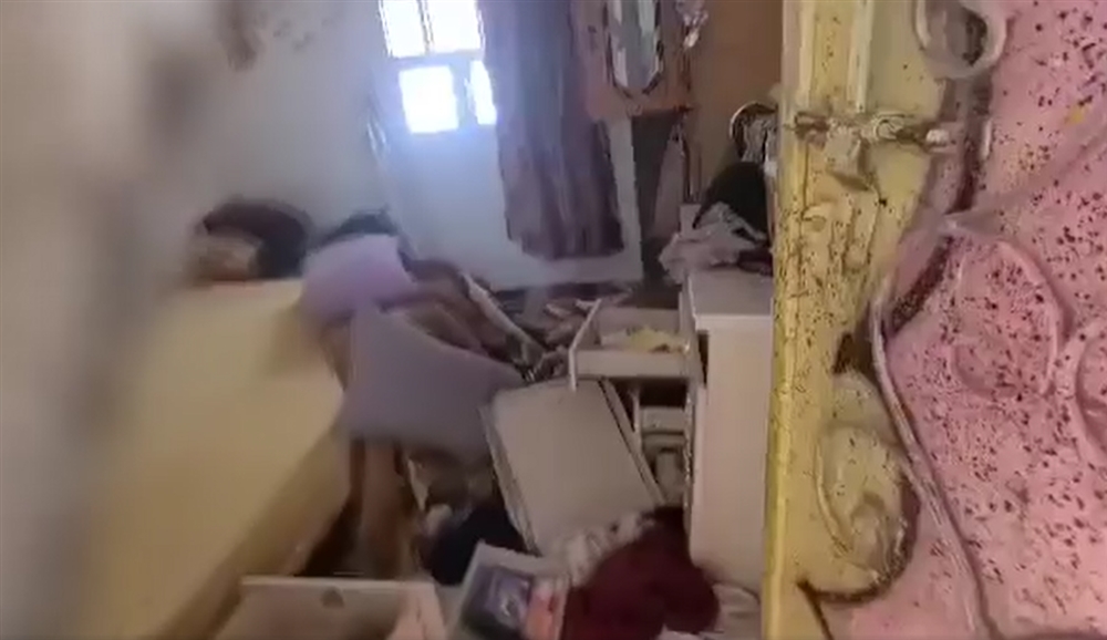 صعدة.. عصابة حوثية تعتدي على مواطن وتنهب محتويات منزله (فيديو)