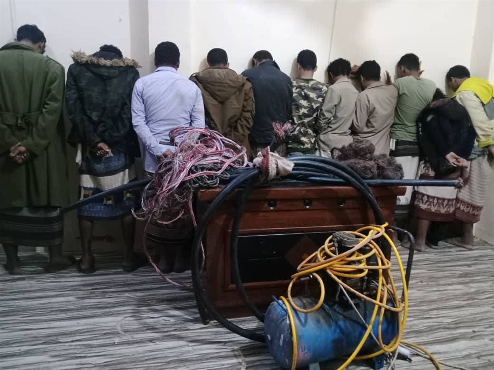الأجهزة الأمنية في أبين تطيح بعصابة متخصصة في سرقة كابلات الألياف الضوئية