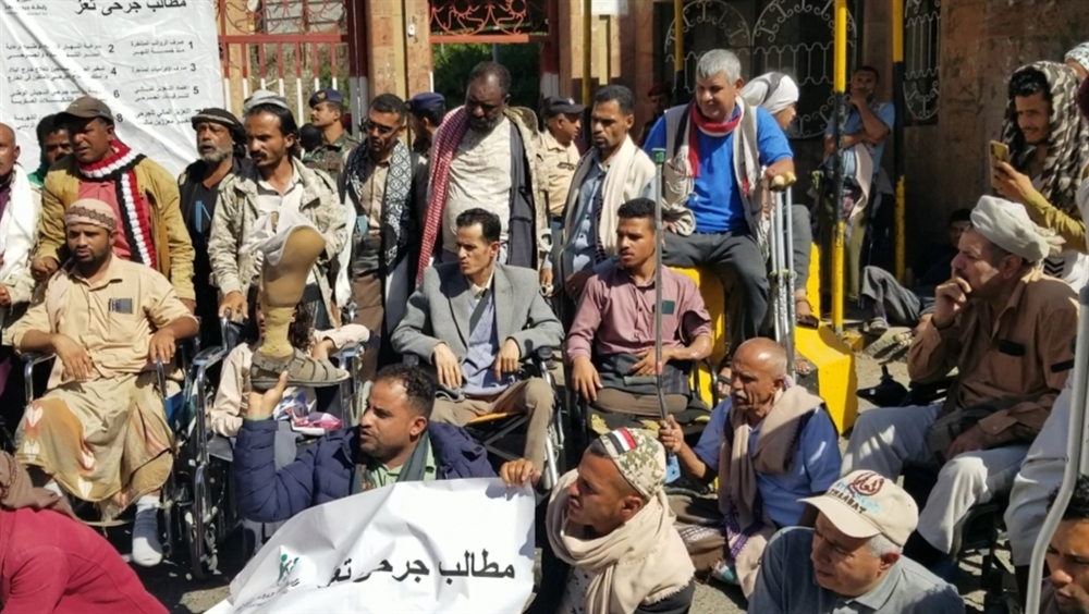 جرحى تعز يعلنون اعتصامًا مفتوحًا احتجاجًا على استمرار الإهمال الحكومي