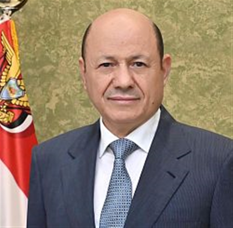 العليمي يغادر عدن إلى الرياض وسط اتهامات بتسليم حضرموت والمهرة للانتقالي