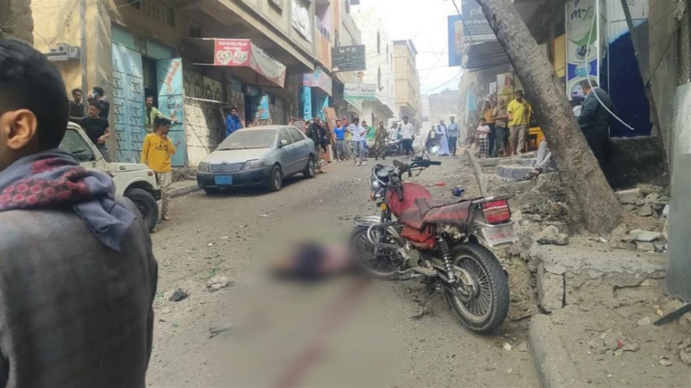 مقتل واصابة 11 شخصا بانفجار أمام مقر حزب الإصلاح في تعز