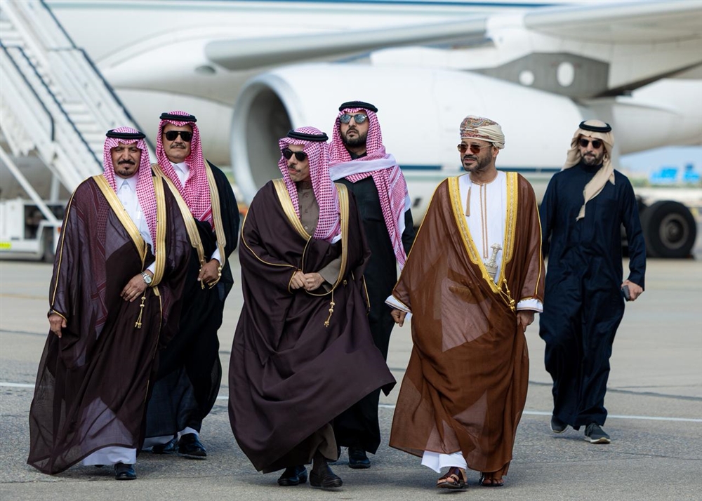 وزير الخارجية السعودي يصل مسقط على وقع التطورات في حضرموت والمهرة