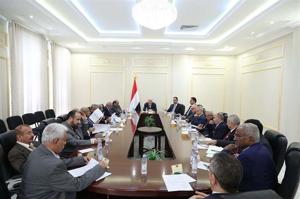 العليمي يؤكد: أي تحركات عسكرية تهدد المدنيين ستُواجه مباشرة