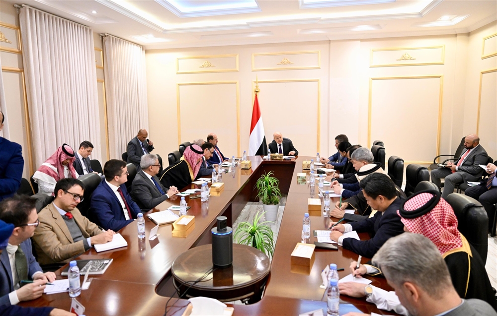 العليمي يناقش مع سفراء الدول الراعية مستجدات الأوضاع في المحافظات الشرقية
