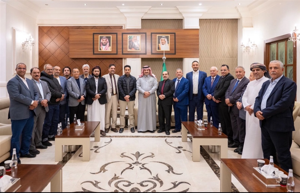 ظهور وفد الانتقالي في الرياض مع آل جابر ومنشورات متضاربة للسفير السعودي ورئيس هيئة التشاور والمصالحة.. ماذا قالا؟