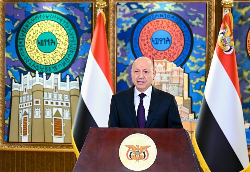 العليمي يعلن تشكيل لجنة عسكرية عليا لاستعادة مؤسسات الدولة